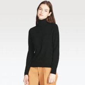 UNIQLO Cashmere Turtleneck Sweater